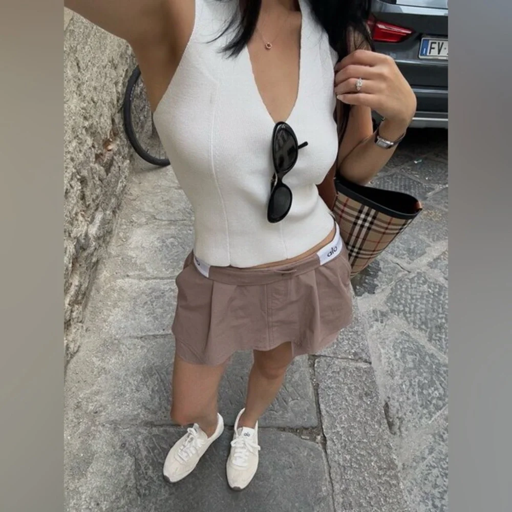 Alo Yoga Flip It Mini Skort Taupe XS
